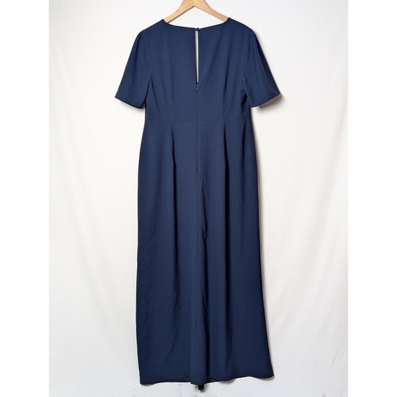 Elegant Black Evening Gown - Picture 10 of 13